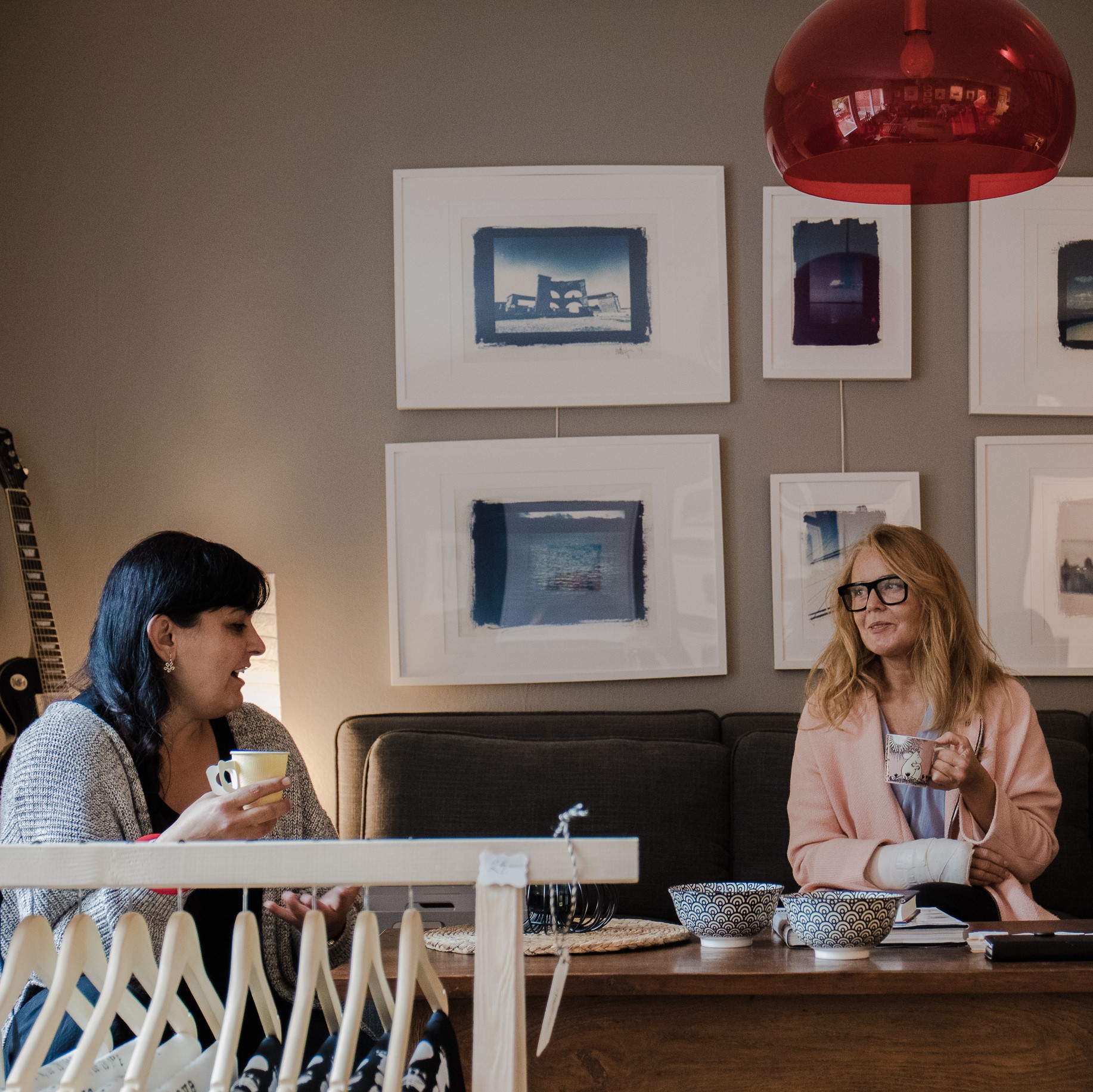 Hülya Tokur-Ehres and Leila Cromwell-Morgan Lönnroth talk about Hülya's art.