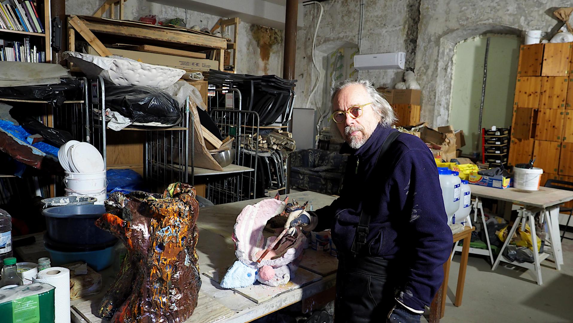 Artist Antero Kare in his artist studio