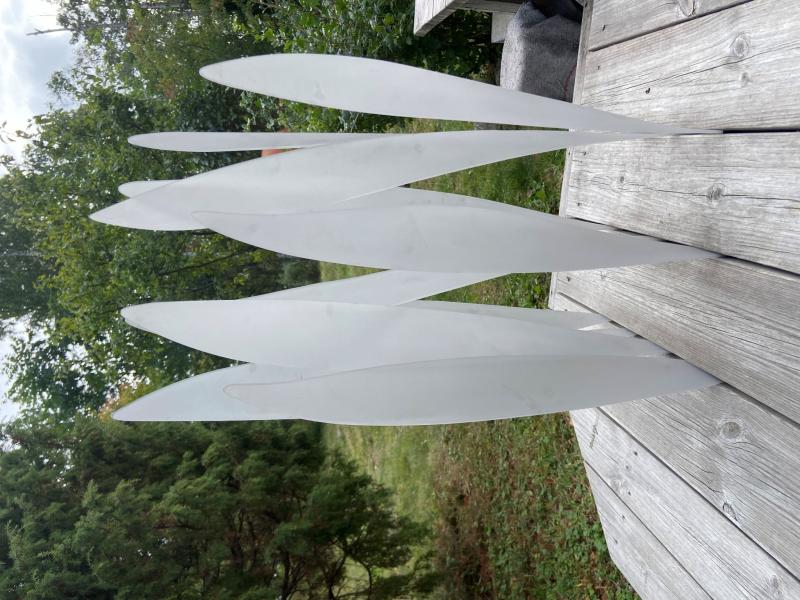 Skulptu. Blästrad plast ,höjd 70cm