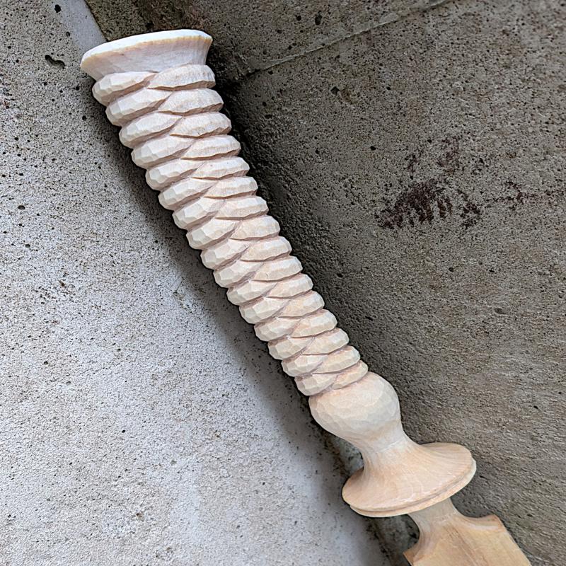 Fredrik Eriksson - "Integral Scimitar" (detalj), 102 cm, karvad för hand ur ett stycke björk. Oslipad och obehandlad. 2025