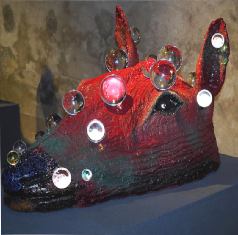 Antero Kare Pearldeer keramiikkaveistos 51x 99 cm kuva Kare
