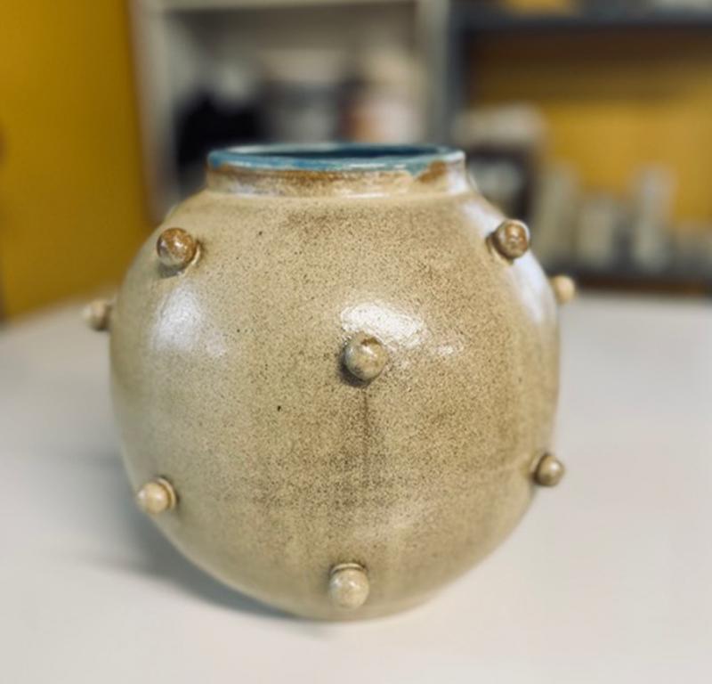 Stor vas,drejad i två delar.Iso maljakko, dreijattu kahdessa osassa. Big moonjar,wheelthrown i two pieces.