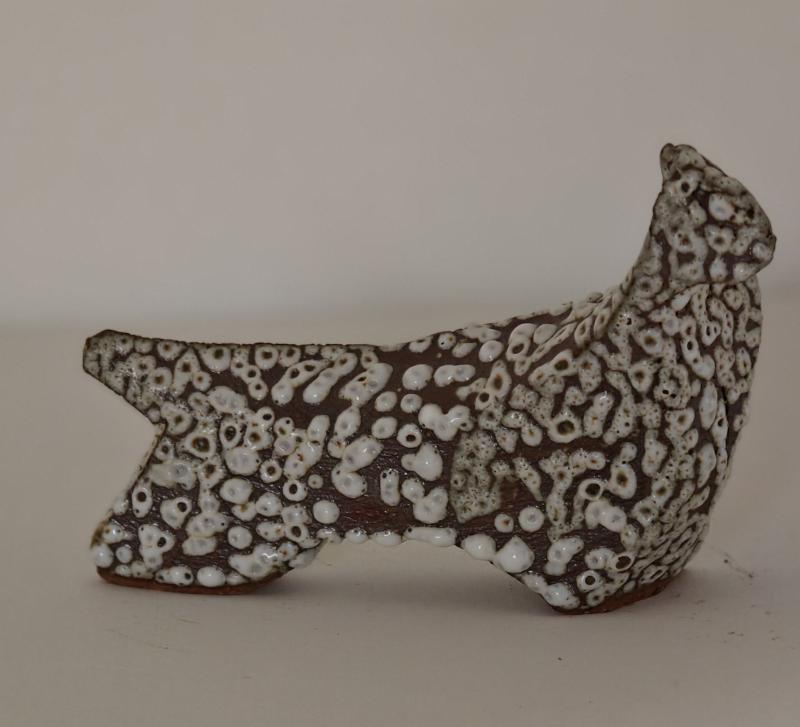 "Eläin"Liisa Turunen "Eläin" savi,lasite,15 cm x 7 cm, 2024,kuvaaja Liisa Turunen