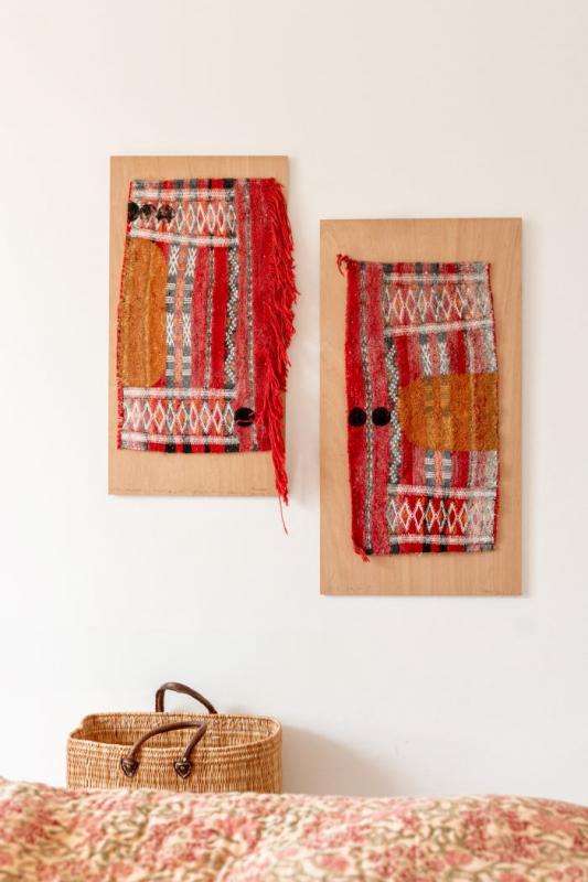 FeMale I&II, 2022, kierrätettu/uudelleen muotoiltu marokkolainen kudelma, akryylipainanta,villa, 97x102x5,5 cm - FeMale I&II, återvunnen/omformad marockansk väv, akrylmålning/tryck, ull - FeMale I&II, recycled/re-shaped Moroccan weave, acrylic paint/print