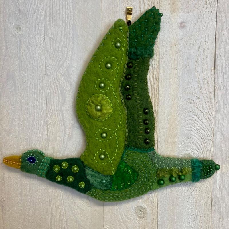  Anna Nilsson, Fågel grön, broderad nåltovning/ull, 30x30 cm, 2024, eget foto