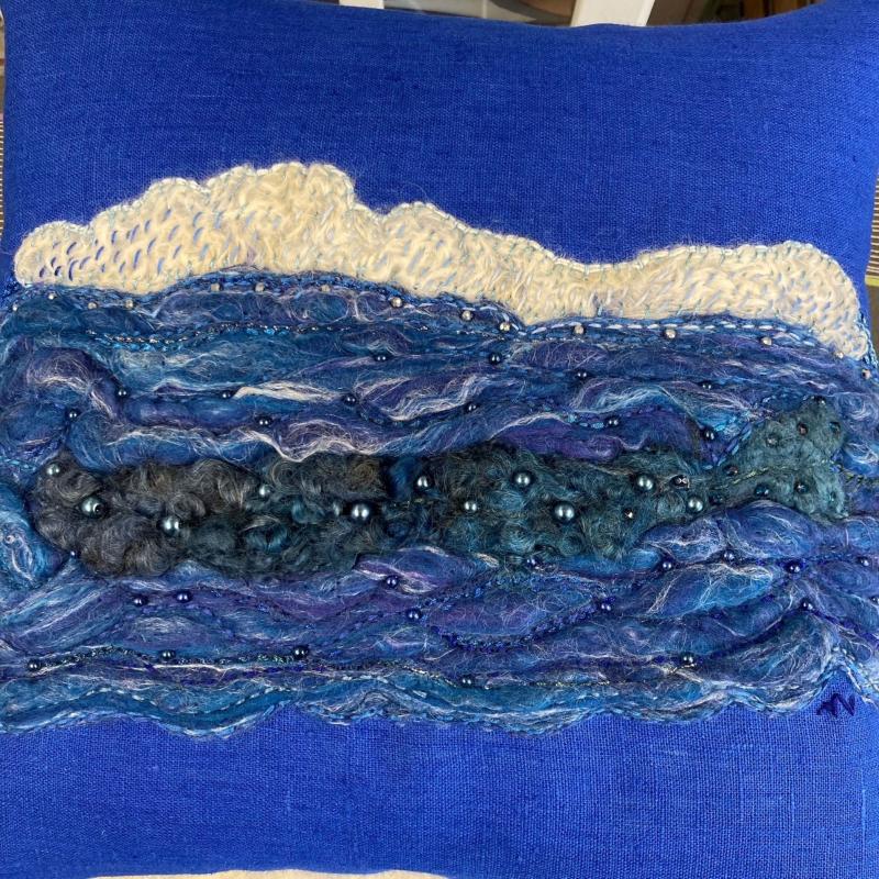 Anna Nilsson, Vädrets makt, broderad nåltovning på linnetyg, 40x40 cm, 2024, eget foto