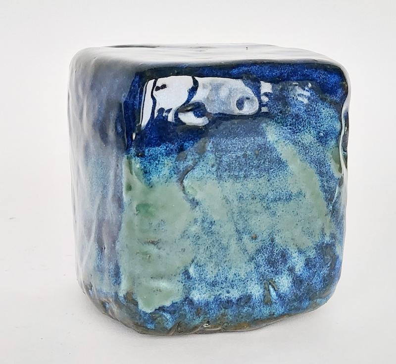 Leena Mäki-Patola
Poutapäivä 2024
12 x 12 x 12 cm 
keramiikka
kuva: Leena Mäki-Patola