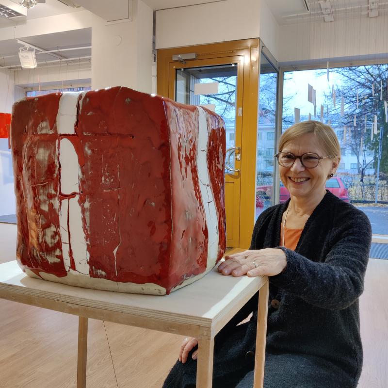 Leena Mäki-Patola
Paketti 2022
keramiikka
Samaa maailmaa, Galleria Ars Libera, Kuopio, 2022
kuiva: Samu Vesterinen