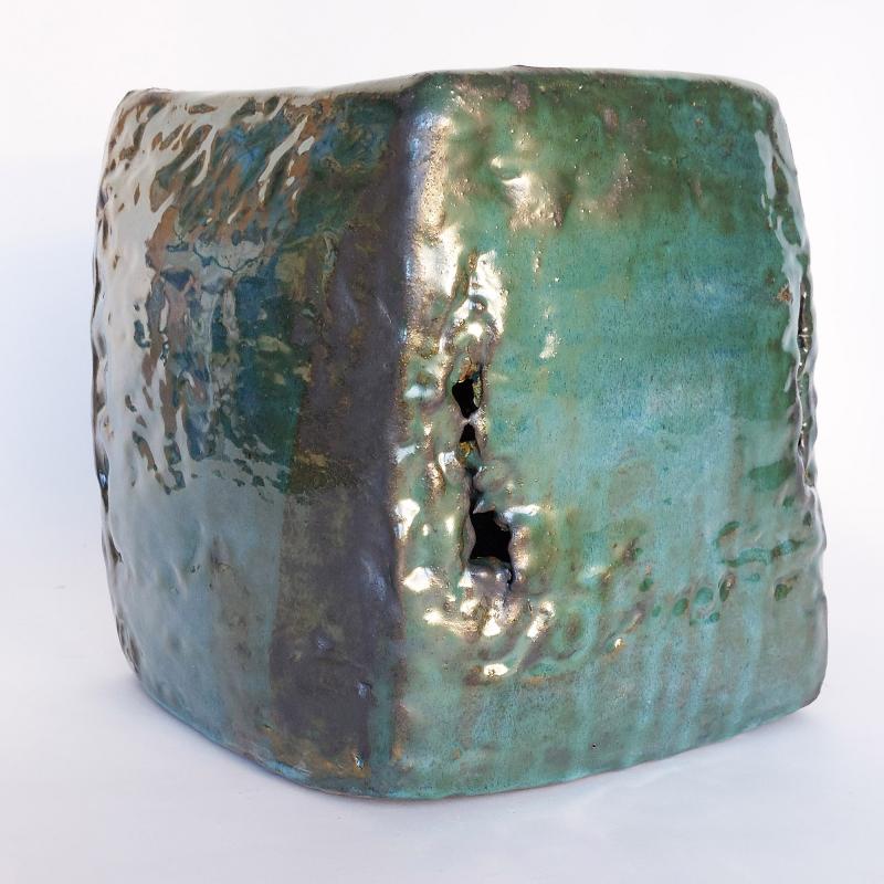 Leena Mäki-Patola
Onkalo 2024
25 x 26 x 25 cm 
keramiikka
kuva: Leena Mäki-Patola