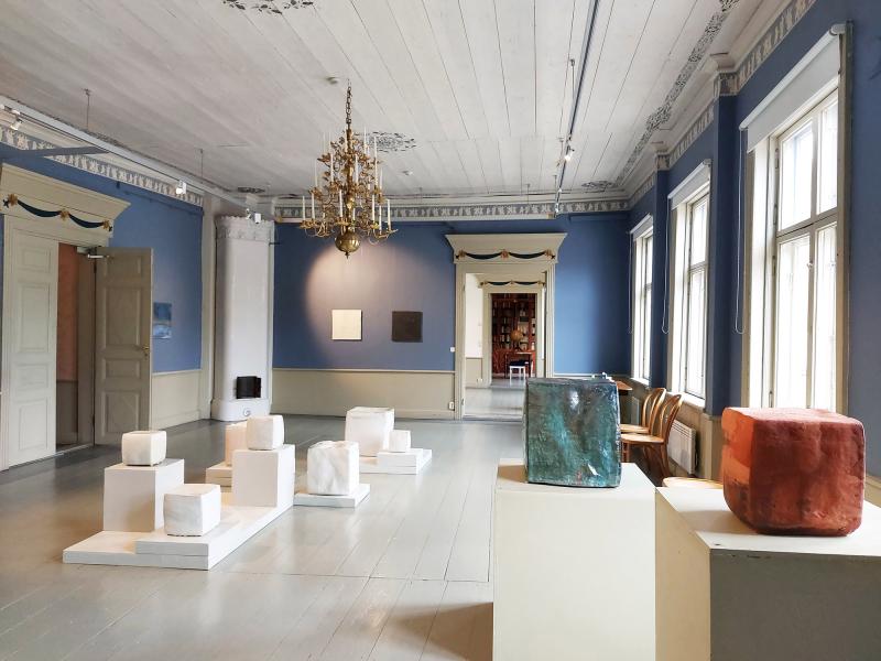 Leena Mäki-Patola
keramiikka
Maailman palasia, Heinolan taidemuseo 2023
kuva: Leena Mäki-Patola