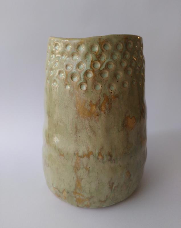 Ringlad vas i vit lera med celadon glasyr. Höjd 28 cm.