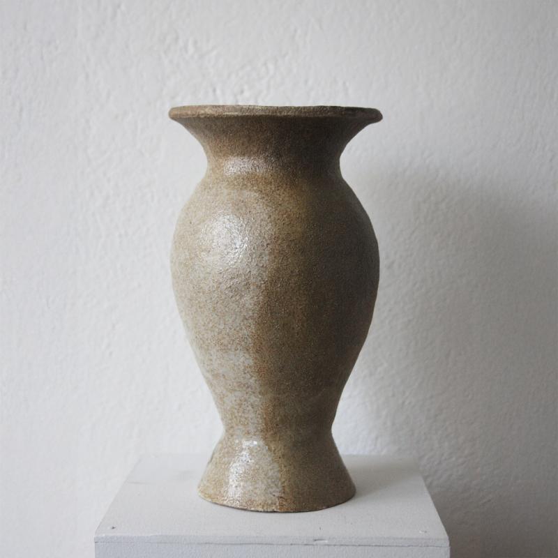 Saga Vuorisalo, 'Vaasi 3', puupoltettu keramiikka, 13 x  25 cm, 2024