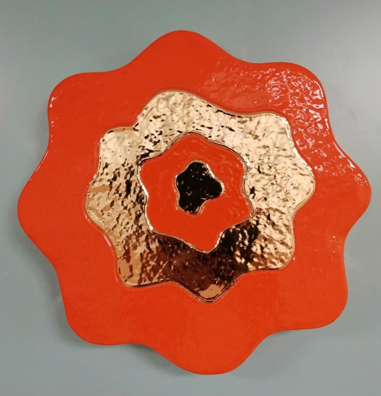 Under ytan / Pinnan alla, keramikskulptur 2023