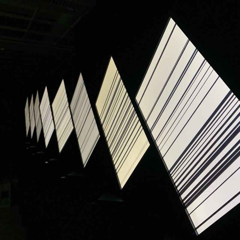 {TES}, Saw wave // Saw tooth (ver. 1), mediainstallaatio, 2024