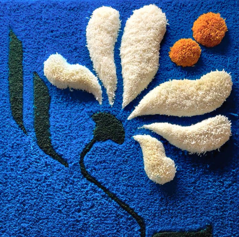 Yksityiskohta/detalj/detail työstä/från verket/from the work Iina Mykkälä, Kyllä tämä tästä, tuftattu villalanka/tufted ylletråd/tufted wool yarn, 64x114cm, 2024, kuvaaja/fotograf/photographer Iina Mykkälä