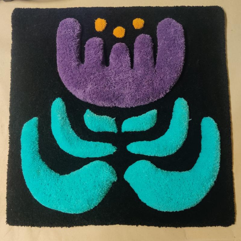 Iina Mykkälä, Krookus, tuftattu villalanka/tufted ylletråd/tufted wool yarn, 52x52cm, 2024, kuvaaja/fotograf/photographer Iina Mykkälä