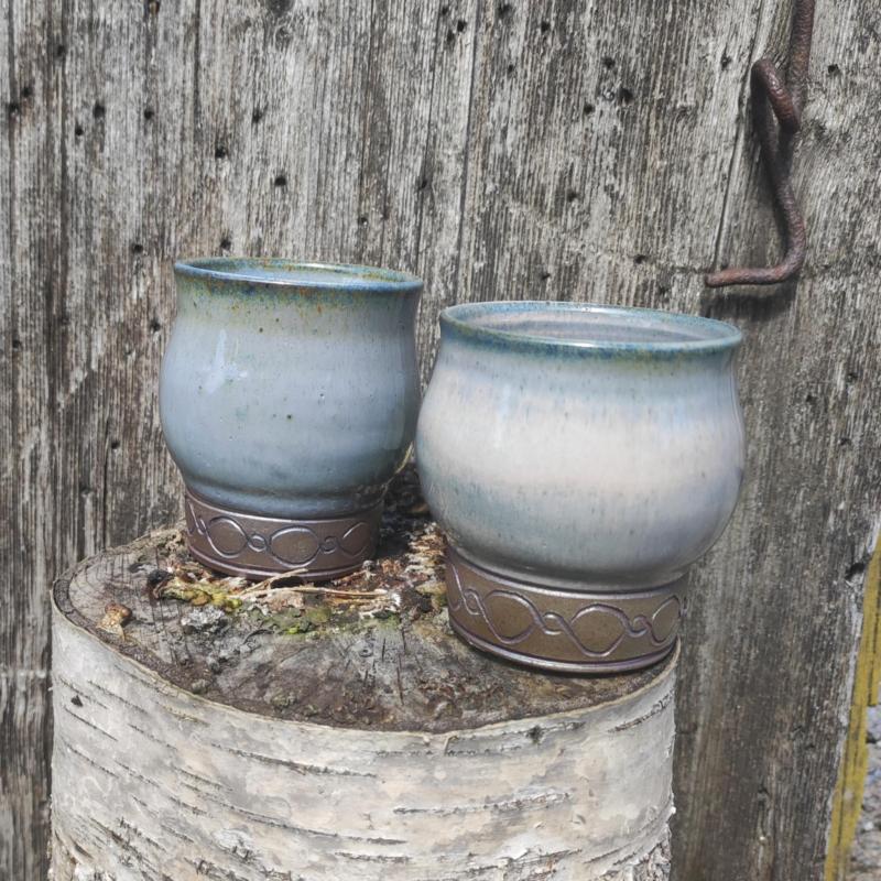 Vedbrända bägare. Puupoltettuja pikareita. Woodfired tumblers.