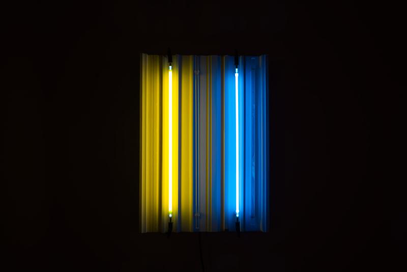 Perception Calibrator V - Yellow/Blue, 2023; eon and argon light, polycarbonate on wood
65 x 43 cm, Foto Alexander Salvesen