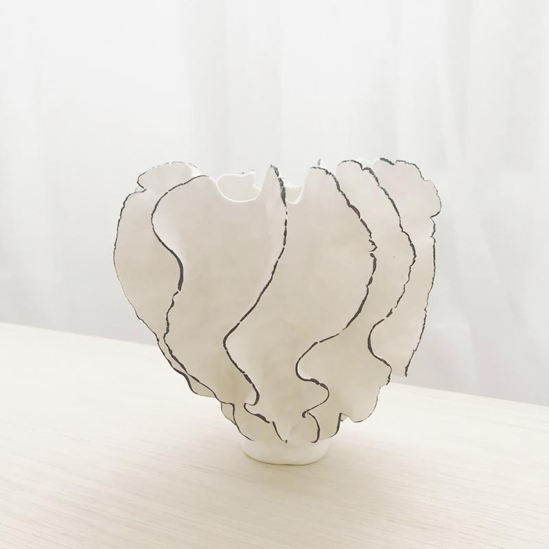 Mia Saporito_ Waves_Sculptural vase_porcelain_ 18x18cm