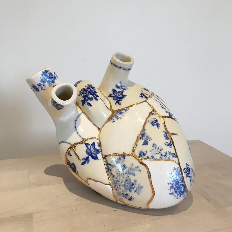 Mia Saporito_Kintsugi-heart_vase_porcelain_ 19x28cm