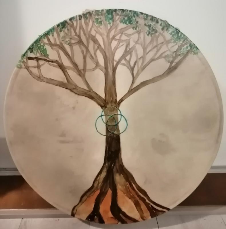 Perinnerumpu Elämänpuu. Poronnahka, vaneri, petsi, 2024. 45x45